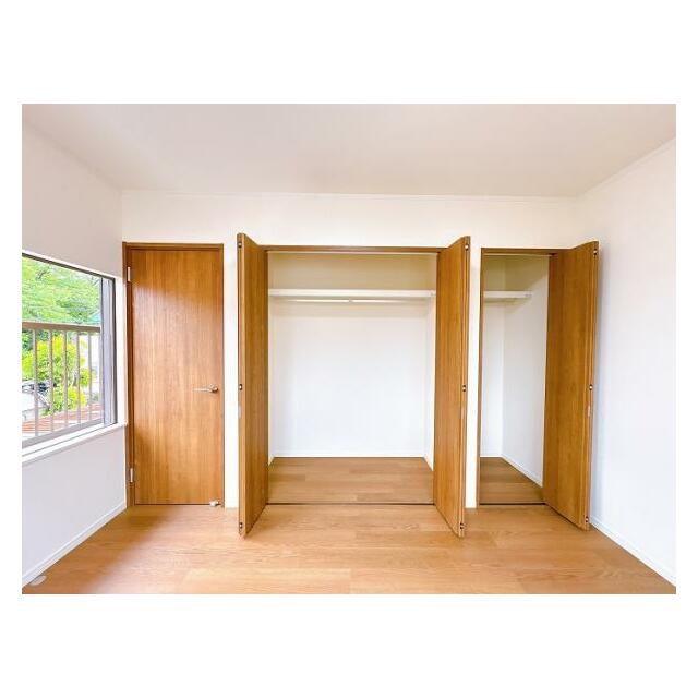 「２階東洋室」収納が2つございます