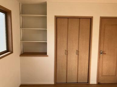 洋室6.1帖　クローゼット　とカウンターがございます。