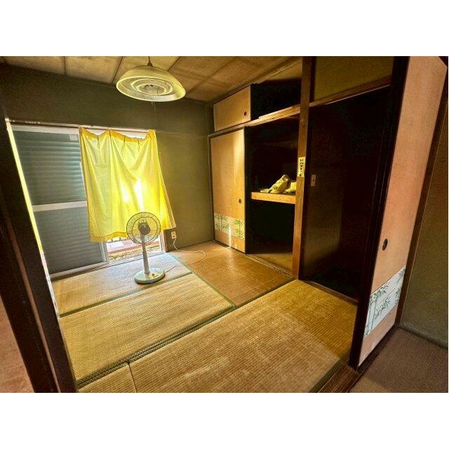 2階の和室、バルコニー側です