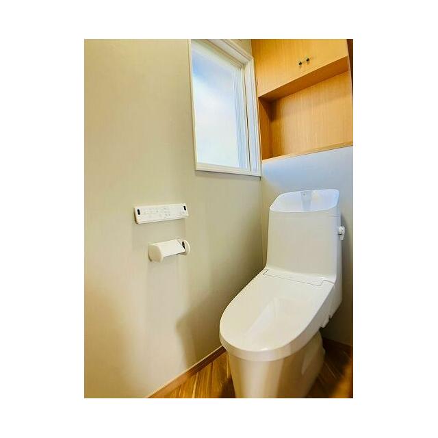 「2階トイレ」新品交換済みです。