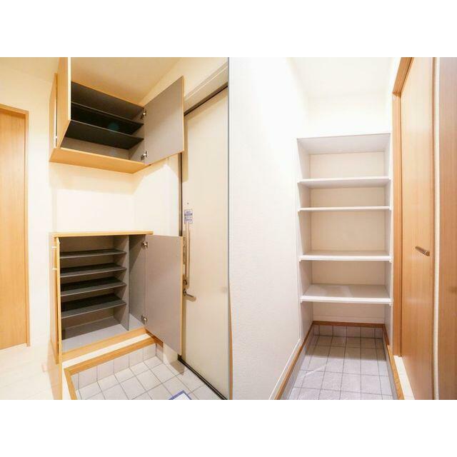 上下セパレートタイプのシューズＢＯＸ・土間収納と玄関周りの収納も充実しております。土間収納は趣味の…