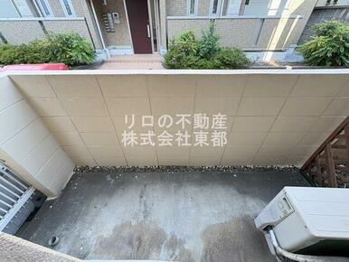 バルコニーがあるので洗濯物を太陽の下で干すことができます♪