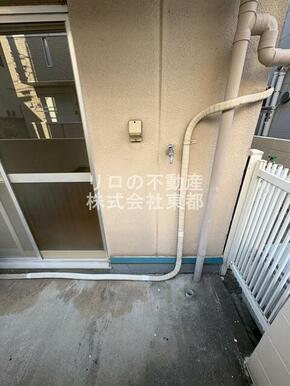 洗濯機置場が室外にあるのでお部屋を広々お使いいただけます。