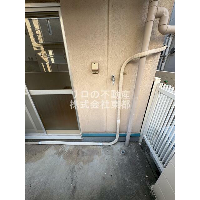 洗濯機置場が室外にあるのでお部屋を広々お使いいただけます。