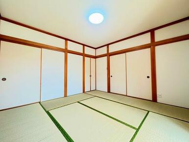 「和室」約8帖の空間です。