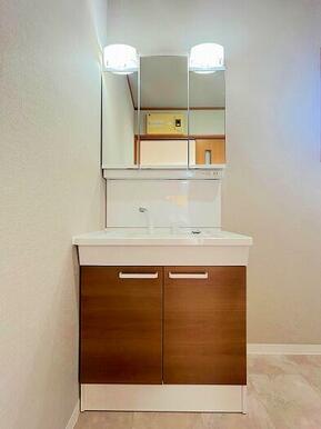 「洗面台」新品に交換しております。