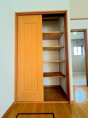 「LDK＿約17帖」空間を活かした収納付きです。