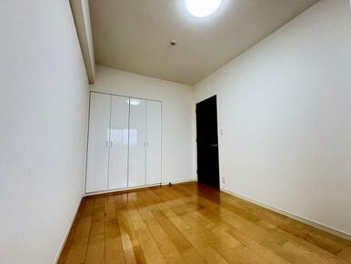 「北東側洋室」