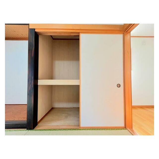 「和室＿約8帖」空間を活かした収納付きです。