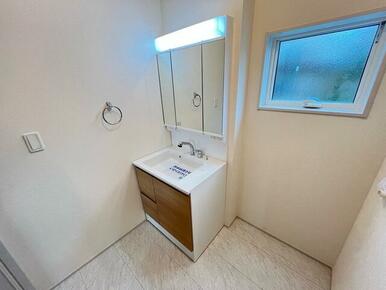 一日の始まりは洗面所から。さぁ顔を洗って気合を入れよう（2号棟）