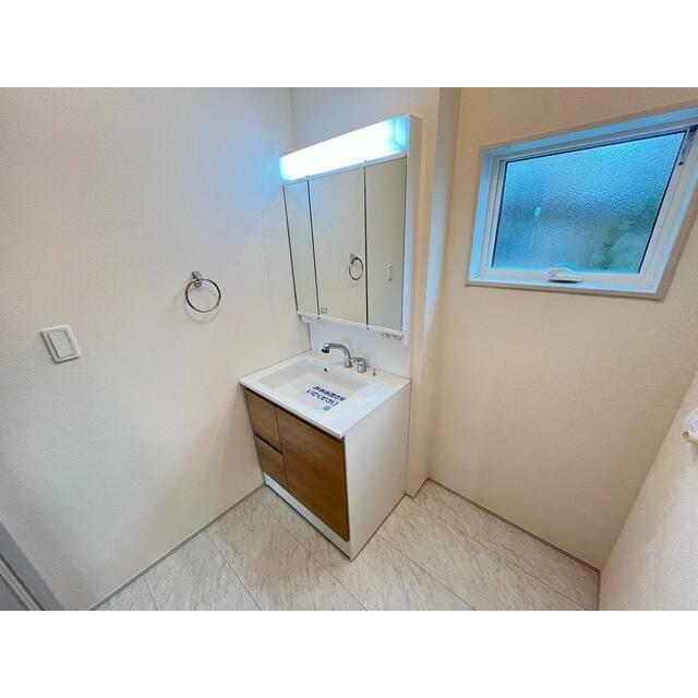 一日の始まりは洗面所から。さぁ顔を洗って気合を入れよう（2号棟）