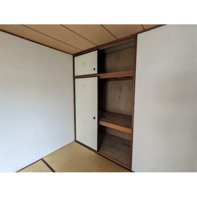 押入