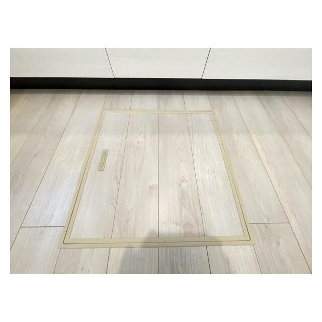 お漬物を漬けたり鍋などの季節物もしまっておける便利な床下収納！