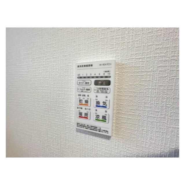 浴室暖房乾燥機は、入浴時以外の衣類乾燥室としても利用できるので雨の日のお洗濯も解決！