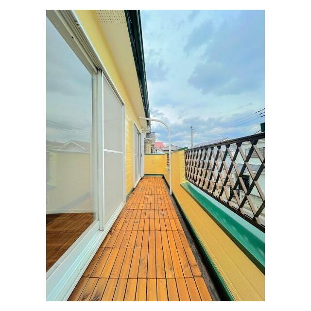 「バルコニー」奥行きがあります。南東側につき陽当たり良好です