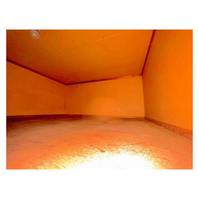 「屋根裏収納」奥行きのあるスペースです。