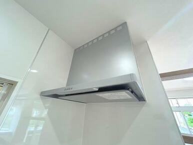 「レンジフード」新品に交換しております。