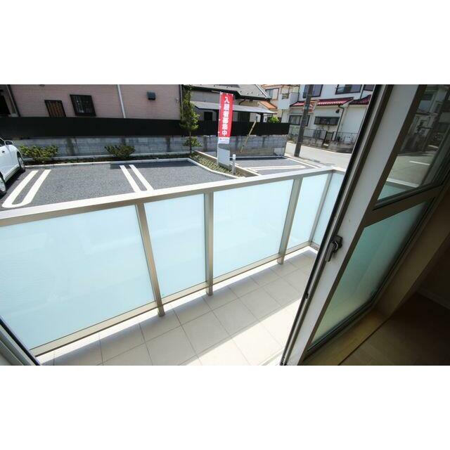 日当たりの良い南向きバルコニーは明るい空間を演出しています。プライバシーにもいいですね！