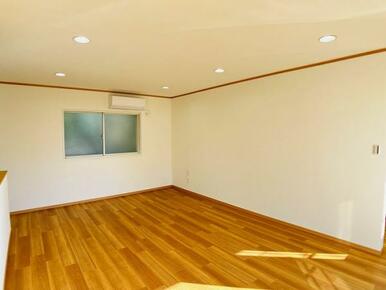 「LDK」日当たり良好20.5帖のLDKの様子です。