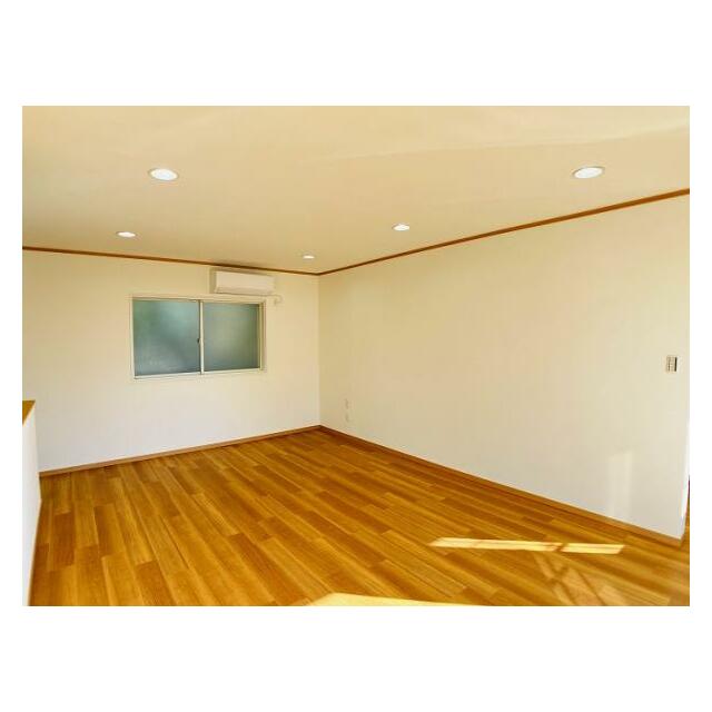 「LDK」日当たり良好20.5帖のLDKの様子です。