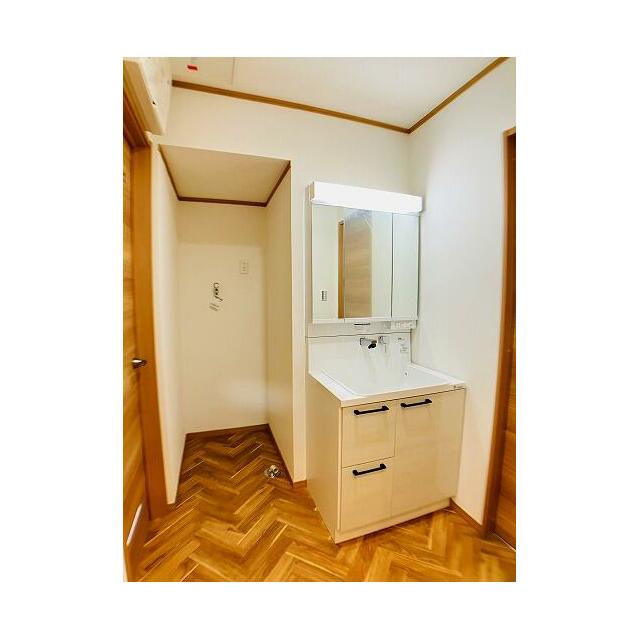 「洗面脱衣所」1，2階洗面台新品交換しております。