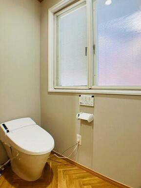 「1階トイレ」自動開閉トイレに新品交換済みです。