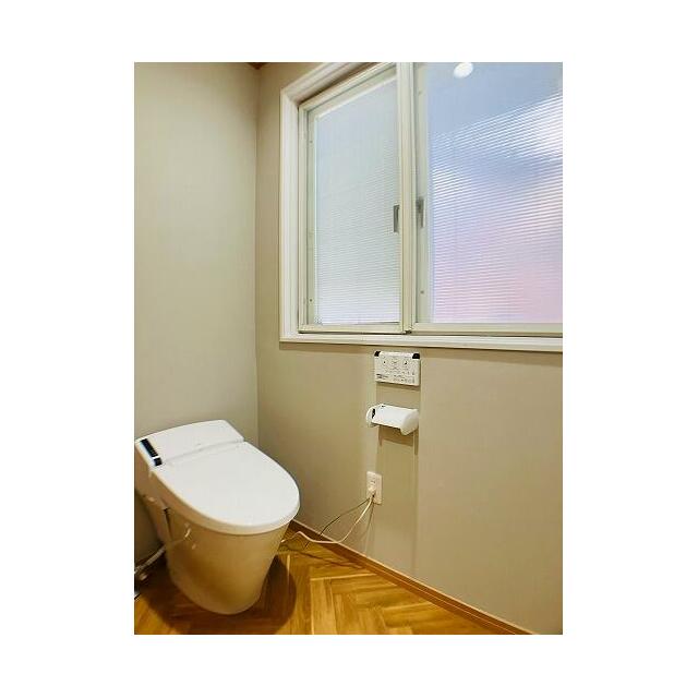 「1階トイレ」自動開閉トイレに新品交換済みです。