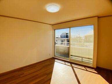 「洋室」2階8帖洋室の様子です