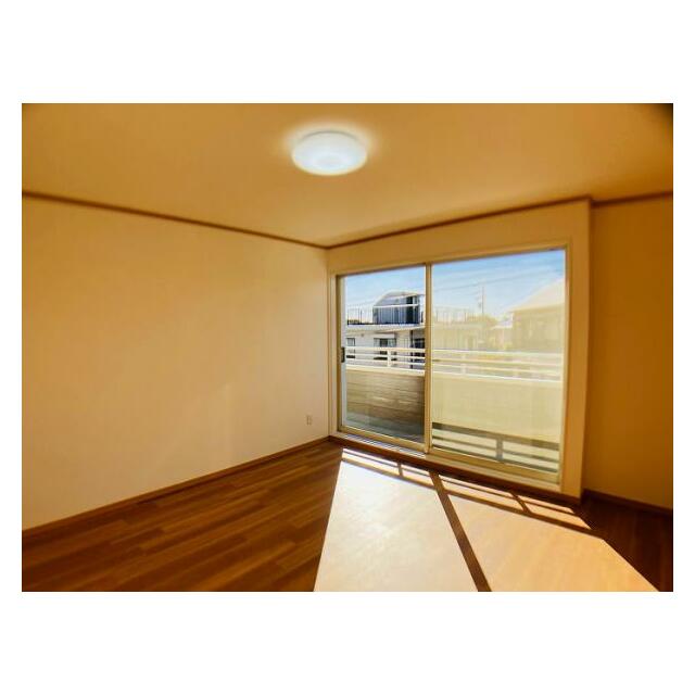 「洋室」2階8帖洋室の様子です