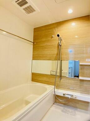 「浴室」追い炊き付き浴槽でフルリフォームしております。