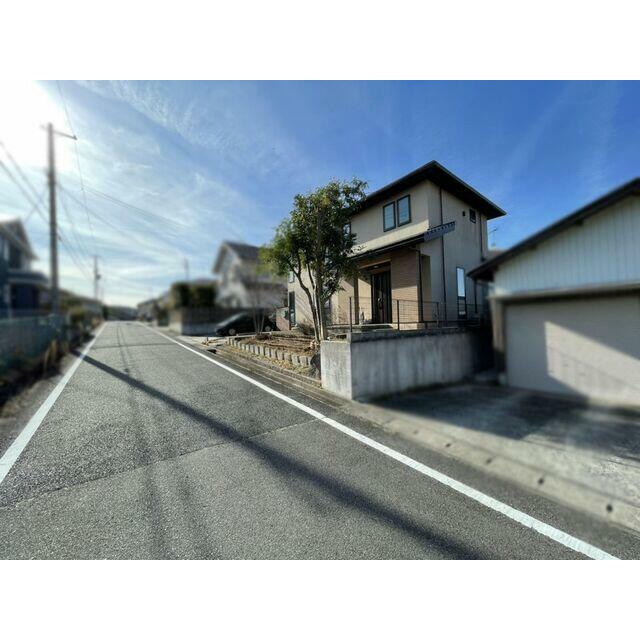 前面道路を含む外観