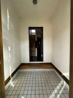 シューズボックスを置ける広さがあります。