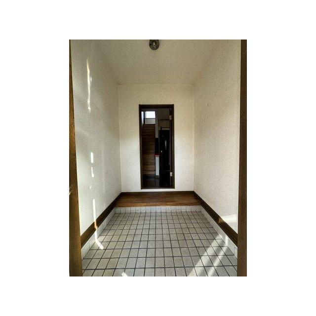 シューズボックスを置ける広さがあります。