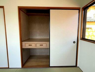「2階和室」収納があるお部屋です。