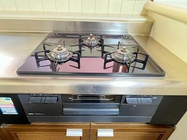 「3口コンロ」グリル付きです。
