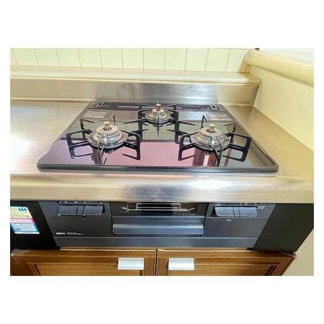 「3口コンロ」グリル付きです。