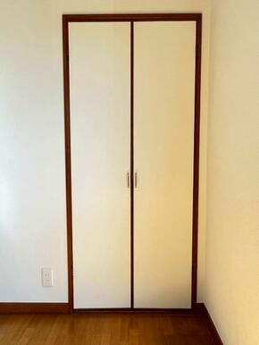 「2階西洋室」収納がございます。