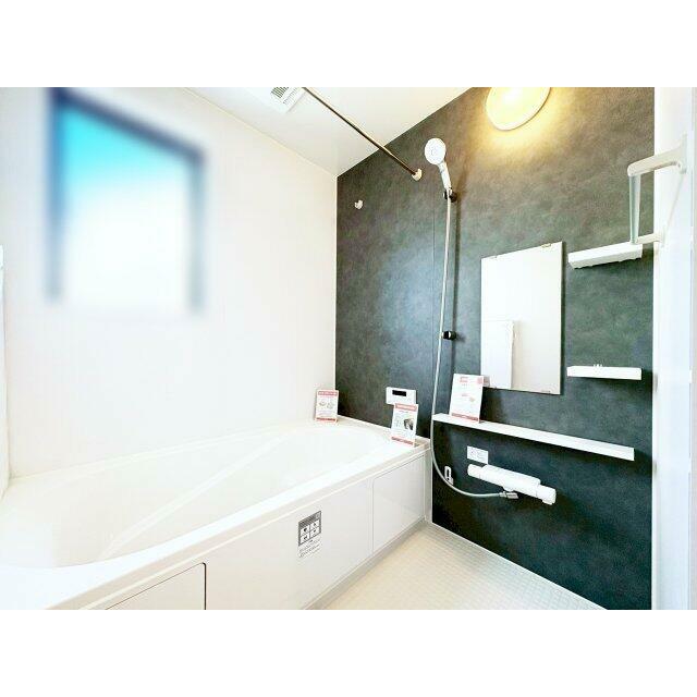 浴室の換気のほか、雨の日の洗濯乾燥にも便利な浴室換気暖房乾燥機完備　※施工例