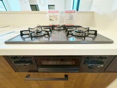 ガスコンロは3口あります。※施工例