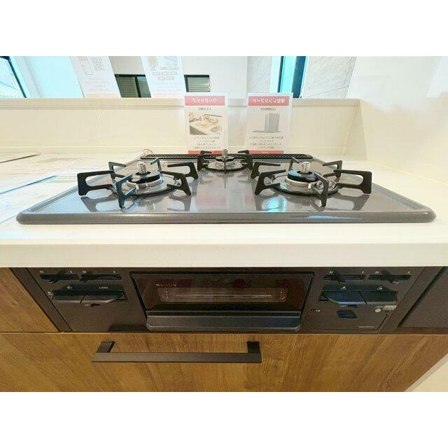 ガスコンロは3口あります。※施工例