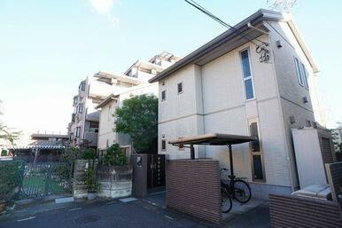閑静な住宅街に立地しております積水ハウス施工シャーメゾンです。