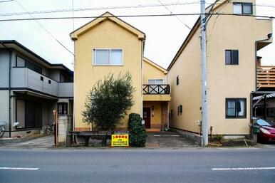 優しい黄色でお出迎え