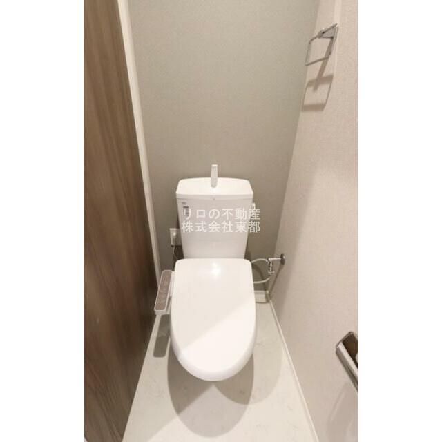 白基調で清潔感のあるトイレです♪