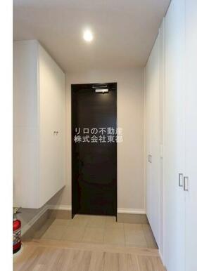 すっきりシンプルな玄関スペースです！