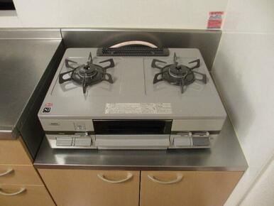 ２口グリル付きガスコンロ付いてます