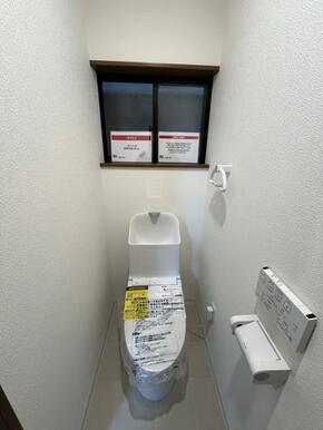 トイレ新品交換しております。