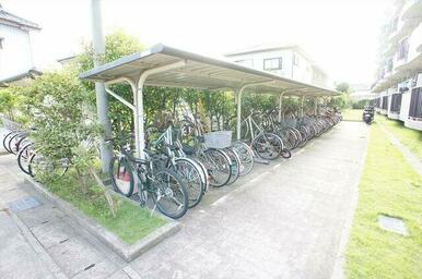 入居者専用の屋根付駐輪場です