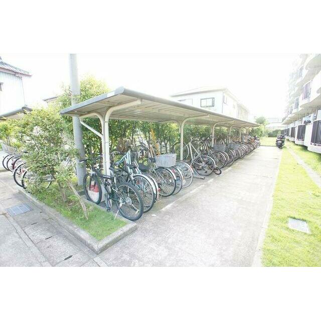 入居者専用の屋根付駐輪場です